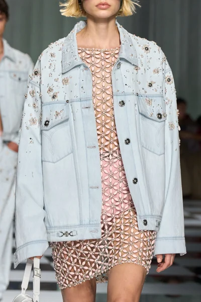 Look 94